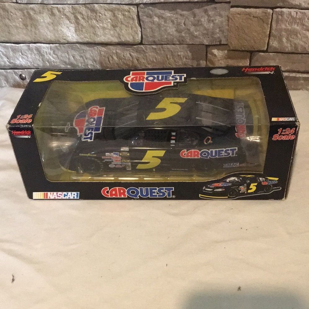 Limited Edition 2005 Die-Cast Car Replica